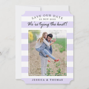 Moderne Lila en witte strepen   De foto bewaart de Save The Date