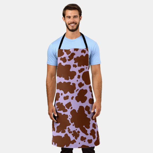 Moderne Lila Paarse en Bruine Koe Skin Print Schort (Gedragen)