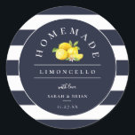 Moderne Limoncello marineblauwe streep Ronde Sticker<br><div class="desc">Moderne chique limoncello gunst stickers. Ontwerpkenmerken,  waterverf citroenen en bladeren,  marineblauw en witte streep kustpatroonachtergrond en sjabloon tekstlijnen voor jouw naam en gebeurtenisdatum.</div>