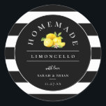 Moderne Limoncello zwarte streep Ronde Sticker<br><div class="desc">Moderne chique limoncello gunst stickers. Ontwerpkenmerken,  waterverf citroenen en bladeren,  zwart-witte streeppatroon achtergrond en sjabloon tekstlijnen voor jouw naam en event datum.</div>