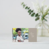 Moderne Logo Boho Taupe Simple QR Code Foto Visitekaartje (Staand voorkant)