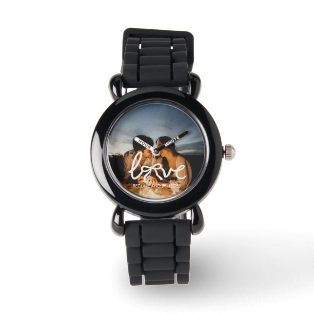Moderne Love Bow Typografie Koppel Aangepaste Foto Horloge (Voorkant)
