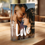 Moderne Love Wedding Simple Calligraphy Family Fotoblokken<br><div class="desc">Sweet en eenvoudig keepasje voor om het even welk paar of newlyweds,  die uw favoriete bruiloft of foto van het verloving met moderne manuscriptkalligrafie tonen die LOVE over uw douanenamen en donkere gradiënt lezen om de typografie uit te maken.</div>