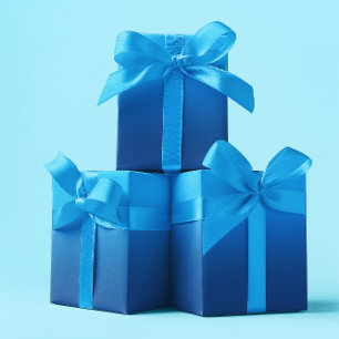 Moderne lucht en klassiek diepblauw ombre cadeaupapier