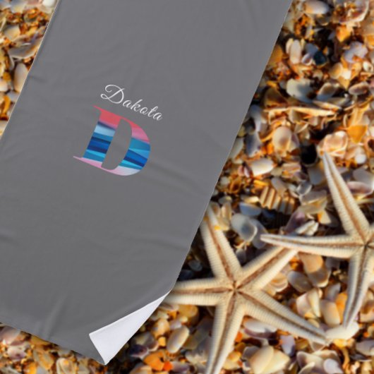 Moderne luxe koraalblauwe initiële naam D lichtgri Strandlaken