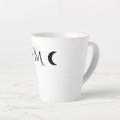 Moderne maan wit en zwart monogram latte mok (Rechterhoek)