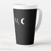 Moderne maan zwart-wit monogram latte mok (Rechterhoek)