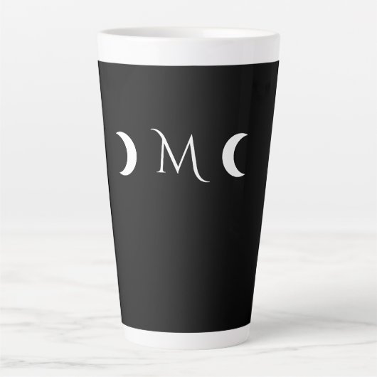 Moderne maan zwart-wit monogram latte mok (Voorkant)