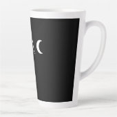 Moderne maan zwart-wit monogram latte mok (Rechts)