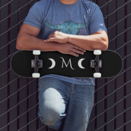 Moderne maan zwart-wit monogram persoonlijk skateboard