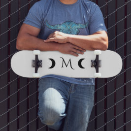 Moderne maan zwart-wit monogram persoonlijk skateboard