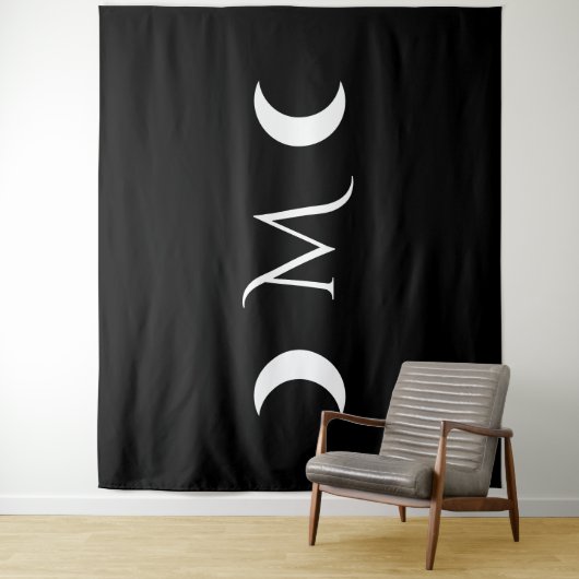 Moderne maan zwart-wit monogram wandkleed (In situ)