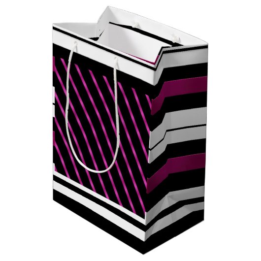Moderne magenta zwarte witte strepen medium cadeauzakje (Achterkant Gekanteld)