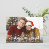 Moderne MAKING SPIRITS BRIGHT Script Twinkellichtj Feestdagenkaart (Staand voorkant)