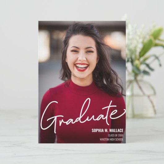 Moderne Manuscript Gepersonaliseerd Afstuderen Fot Aankondiging (Staand voorkant)