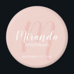 Moderne Manuscript Gepersonaliseerde Bridesmaid Magneet<br><div class="desc">Voeg een persoonlijke touch toe aan uw bruiloft met gepersonaliseerde bruidsmeisje magneet. Deze magneet beschikt over gepersonaliseerde bruidsmeisje naam in wit modern script lettertype stijl en monogram in blush roze modern script lettertype stijl als achtergrond met titel en trouwdatum in wit modern sans serif lettertype stijl op blush roze achtergrond....</div>