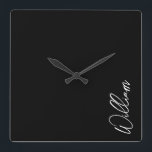 Moderne Manuscript Gepersonaliseerde de Klok van d<br><div class="desc">De moderne Minimalistische Gepersonaliseerde Naam geeft Dit ontwerp kenmerkt gepersonaliseerde naam in witte moderne handschrijvende manuscriptdoopvont op zwarte achtergrond.</div>