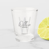 Moderne Manuscript Gepersonaliseerde Naam Groomsma Shot Glas (Voorkant)