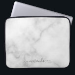 Moderne Manuscript Gepersonaliseerde Naam Witte Ma Laptop Sleeve<br><div class="desc">Het moderne Manuscript Gepersonaliseerde Gift van de Naam Witte Marmer met gepersonaliseerde naam in grijze moderne manuscriptdoopvontstijl op witte marmer achtergrond.</div>