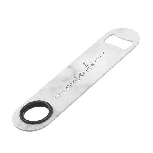 Moderne Manuscript Gepersonaliseerde Naam Witte Ma Speed Flessenopener (Voorkant Gekanteld)