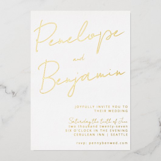 Moderne Manuscript Handwriting Gold en White Weddi Folie Uitnodiging (Voorkant)