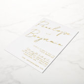 Moderne Manuscript Handwriting Gold en White Weddi Folie Uitnodiging (Gedraaid)