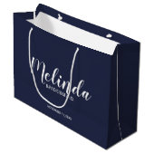 Moderne Manuscript Navy Blue Personalized Bridesma Groot Cadeauzakje (Voorkant Gekanteld)