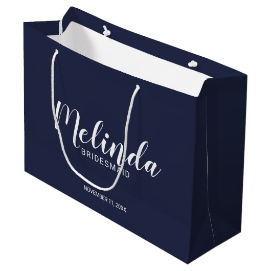 Moderne Manuscript Navy Blue Personalized Bridesma Groot Cadeauzakje (Voorkant Gekanteld)