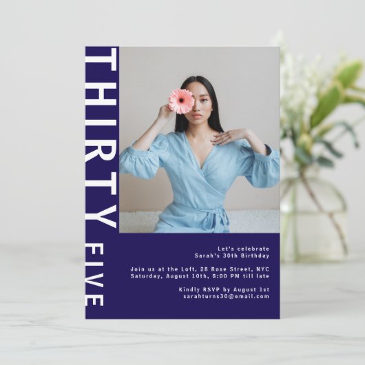 Moderne Marine Blauw 35e verjaardag foto uitnodigi Kaart (Staand voorkant)
