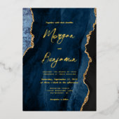 Moderne Marine Blauwe Agaat Chic Gold Script Weddi Folie Uitnodiging (Voorkant)