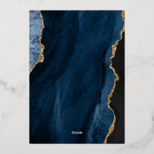 Moderne Marine Blauwe Agaat Chic Gold Script Weddi Folie Uitnodiging (Achterkant)
