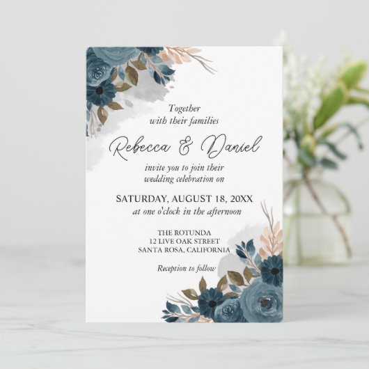 Moderne marine blauwe bloemen bruiloft kaart (Staand voorkant)