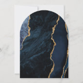 Moderne Marine Blue Agate Script Arch Wedding Kaart (Achterkant)