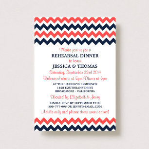 Moderne marine en Coral Chevron Rehearsal Dinner Kaart