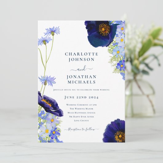 Moderne marineblauw Elegant Wildflower bruiloft Kaart (Staand voorkant)