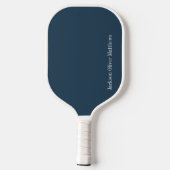 Moderne marineblauw en witte stripmonogram pickleball paddle (Achterkant)