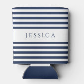 Moderne marineblauw gestreepte aangepaste naam blikjeskoeler (Achterkant)