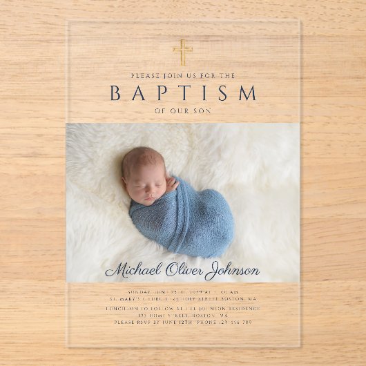 Moderne marineblauw Religieuze Kruisjongen Baptism Acryl Uitnodigingen (Voorkant)