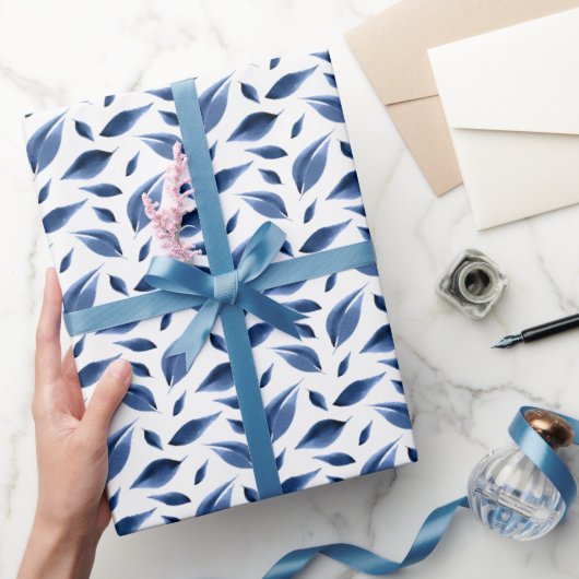 Moderne marineblauw Waterverf laat patroonpatroon  Cadeaupapier (Geschenken)
