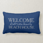 Moderne marineblauw Welkomststrand Kussen<br><div class="desc">Moderne marineblauw Welkom in ons strand huis,  familienaam,  gooi kussen.
U kunt het personaliseren en de tekst en de voor- en achterkant wijzigen en uw eigen naam toevoegen.</div>