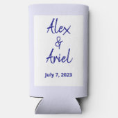 Moderne marineblauw, wit en lavender bruiloft seltzer blikjeskoeler (Achterkant)