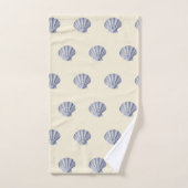 Moderne marineblauwe schelpen op beige crème bad handdoek (Handdoek)
