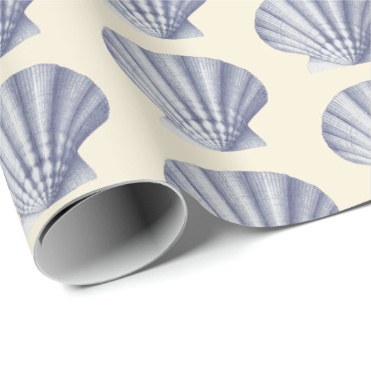 Moderne  marineblauwe schelpen op beige crème cadeaupapier (Rol Hoek)