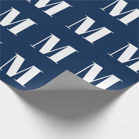 Moderne marineblauwwitte initiaal monogram cadeaupapier (Hoek)