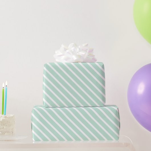 Moderne marinelamantgroen witte schuine strepen cadeaupapier (Feestgeschenken)