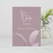 Moderne Mauve Minimal Leaf Wedding Save the Date Kaart (Staand voorkant)