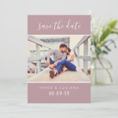 Moderne Mauve Script Foto Bruiloft Save The Date (Staand voorkant)