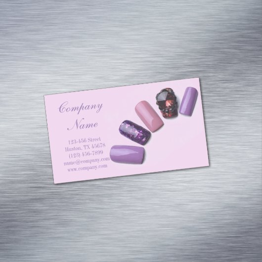 Moderne meisjesschoonheidssalon paarse nagelkunste visitekaartje magneet (Voorbeeld)