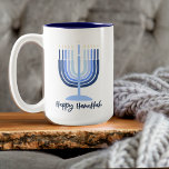 Moderne Menorah ontworpen Chanoeka Mok<br><div class="desc">Modern design menora met "Happy Chanoeka" op 15oz Mok. Tweezijdig bedrukken met achterzijde menora. Vaatwasser veilig.</div>