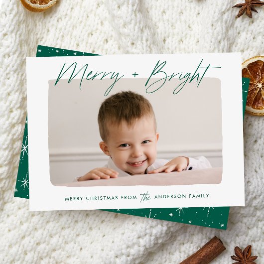 Moderne Merry and Bright groene script foto Feestdagenkaart